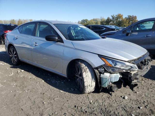 1N4BL4CV5KC198547 - 2019 NISSAN ALTIMA SR SILVER photo 4