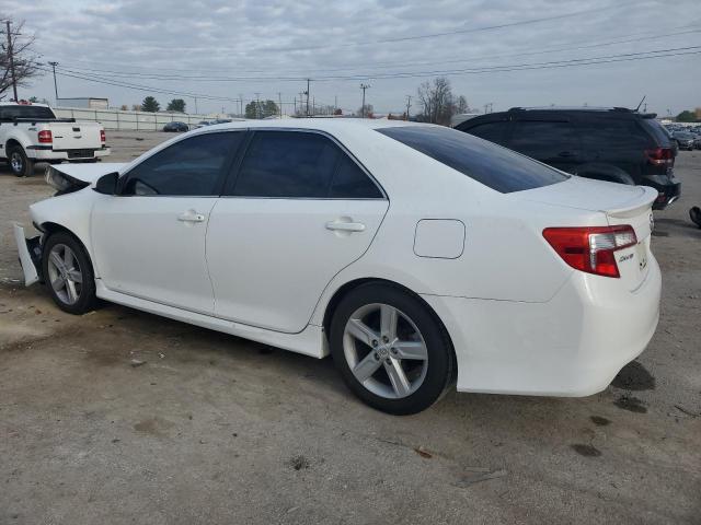 4T1BF1FK1CU585556 - 2012 TOYOTA CAMRY BASE WHITE photo 2