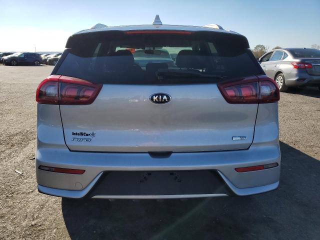 KNDCB3LC4K5262897 - 2019 KIA NIRO FE SILVER photo 6