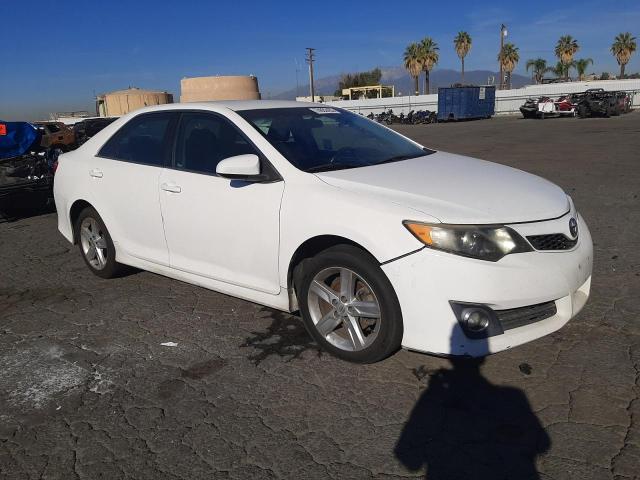 4T1BF1FK5EU760216 - 2014 TOYOTA CAMRY L WHITE photo 4