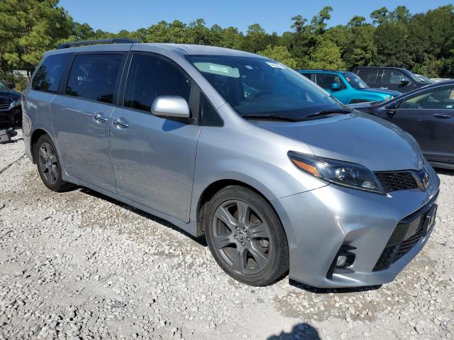 5TDXZ3DC8JS952236 - 2018 TOYOTA SIENNA SE SILVER photo 4