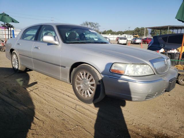 1LNHM81W94Y647637 - 2000 LINCOLN TOWN CAR EXECUTIVE SILVER photo 4