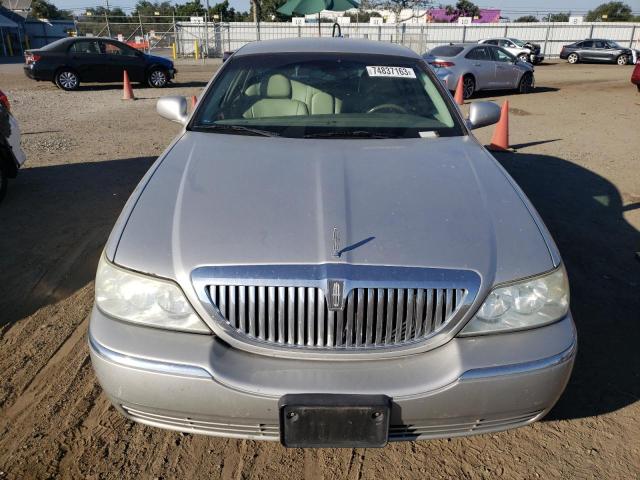 1LNHM81W94Y647637 - 2000 LINCOLN TOWN CAR EXECUTIVE SILVER photo 5