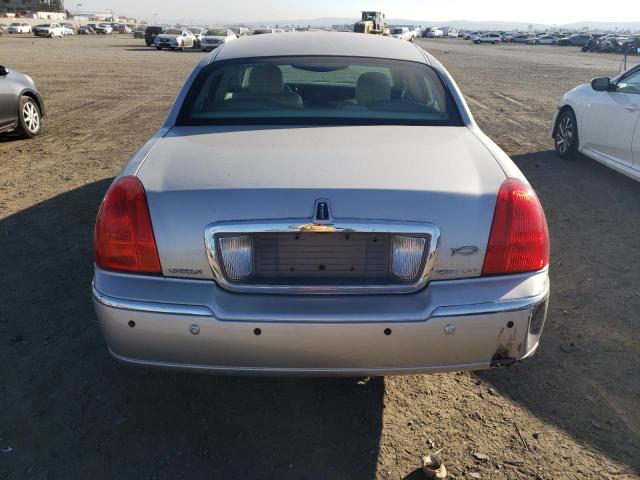1LNHM81W94Y647637 - 2000 LINCOLN TOWN CAR EXECUTIVE SILVER photo 6