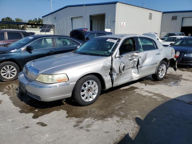 2009 LINCOLN TOWN CAR SIGNATURE LIMITED, 