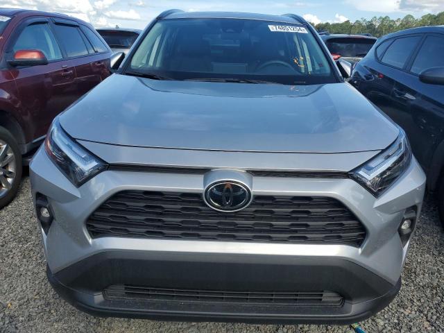 2T3C1RFVXRC271627 - 2024 TOYOTA RAV4 XLE PREMIUM SILVER photo 5