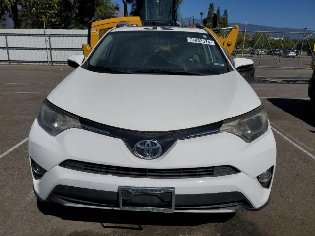 JTMWFREV5GD082277 - 2016 TOYOTA RAV4 XLE WHITE photo 5