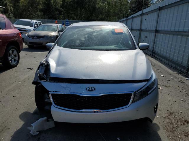 3KPFK4A76HE016116 - 2017 KIA FORTE LX SILVER photo 5