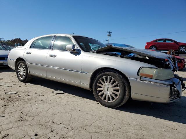 1LNHM83WX4Y654139 - 2004 LINCOLN TOWN CAR ULTIMATE SILVER photo 4