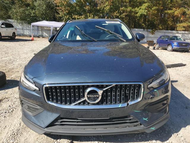 YV4102WKXN1085713 - 2022 VOLVO V60 CROSS T5 MOMENTUM BLUE photo 5