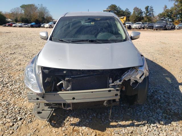 3N1CN7AP6JL883757 - 2018 NISSAN VERSA S GRAY photo 5