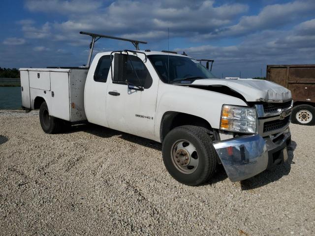 1GBJC39628E176569 - 2008 CHEVROLET SILVERADO C3500 WHITE photo 4