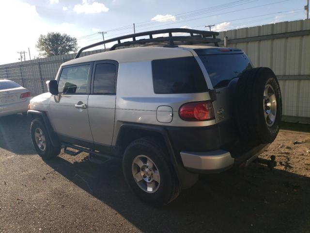 JTEBU11F98K032365 - 2008 TOYOTA FJ CRUISER SILVER photo 2