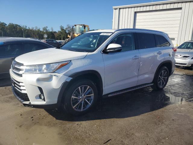 5TDKZRFH9JS286364 - 2018 TOYOTA HIGHLANDER SE WHITE photo 1