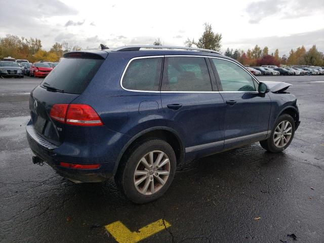 WVGEF9BP2DD009019 - 2013 VOLKSWAGEN TOUAREG V6 BLUE photo 3