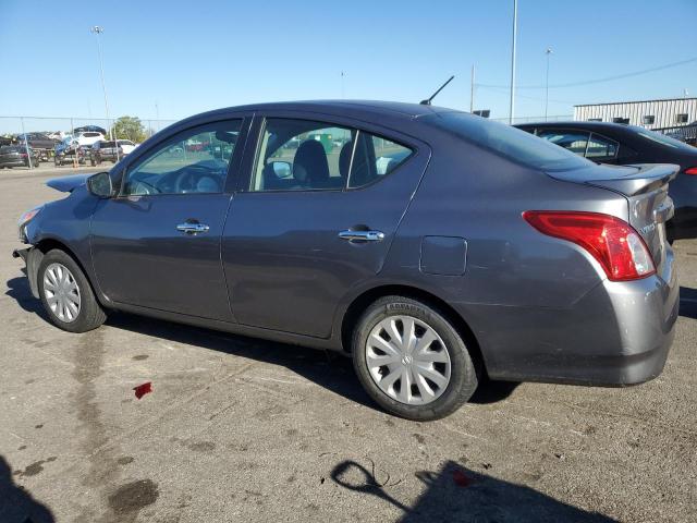 3N1CN7AP4JL814002 - 2018 NISSAN VERSA S GRAY photo 2