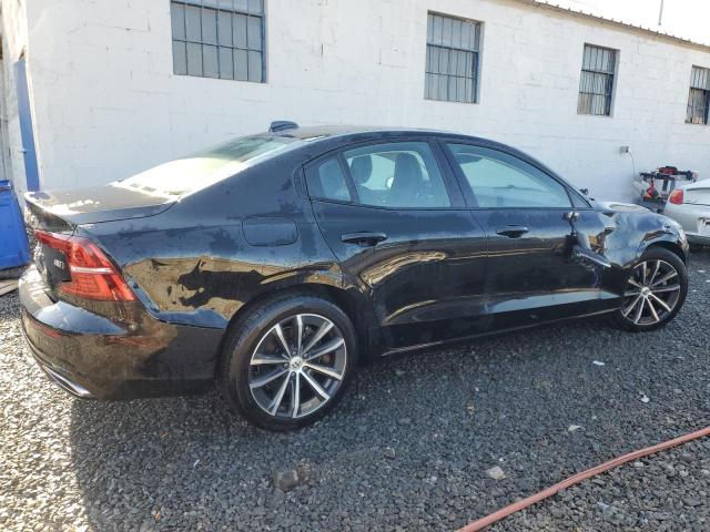 7JRL12TZ3NG172247 - 2022 VOLVO S60 B5 MOMENTUM BLACK photo 3