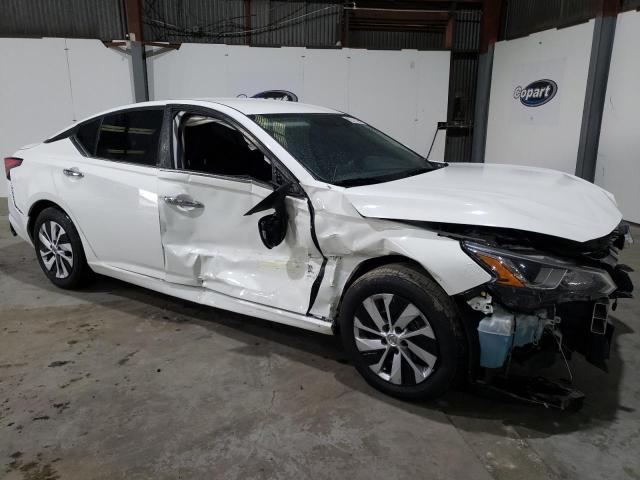 1N4BL4BVXLC144776 - 2020 NISSAN ALTIMA S WHITE photo 4