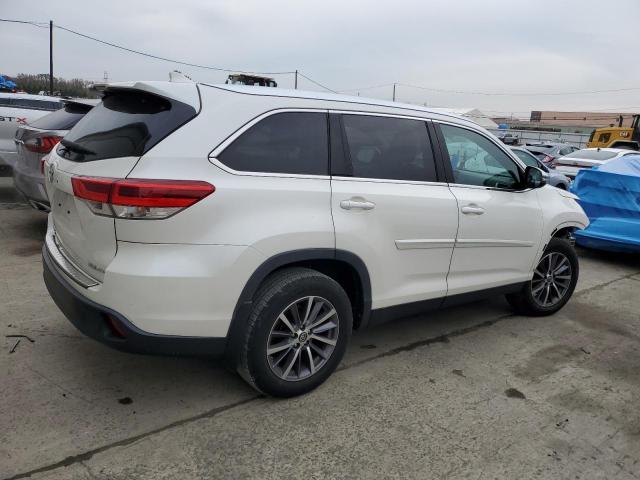 5TDJZRFH0KS614431 - 2019 TOYOTA HIGHLANDER SE WHITE photo 3