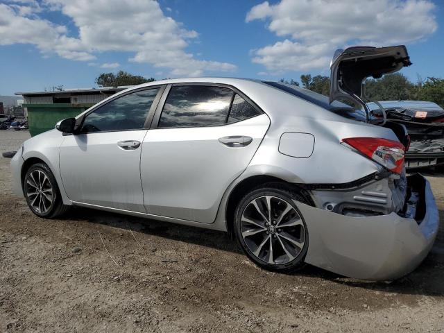 5YFBURHE9JP809361 - 2018 TOYOTA COROLLA L SILVER photo 2