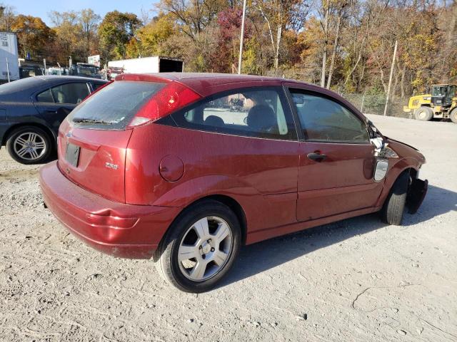 3FAHP31N55R109514 - 2005 FORD FOCUS ZX3 RED photo 3