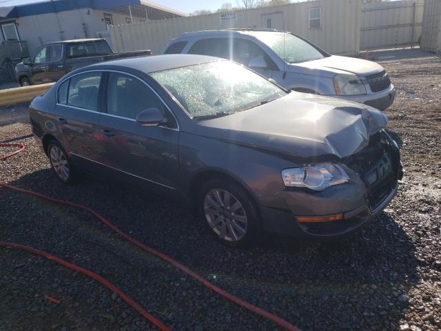 WVWJK73C28E240288 - 2008 VOLKSWAGEN PASSAT TURBO GRAY photo 4