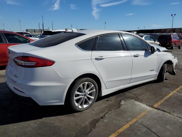 3FA6P0LU5KR174112 - 2019 FORD FUSION SE WHITE photo 3