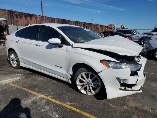 3FA6P0LU5KR174112 - 2019 FORD FUSION SE WHITE photo 4