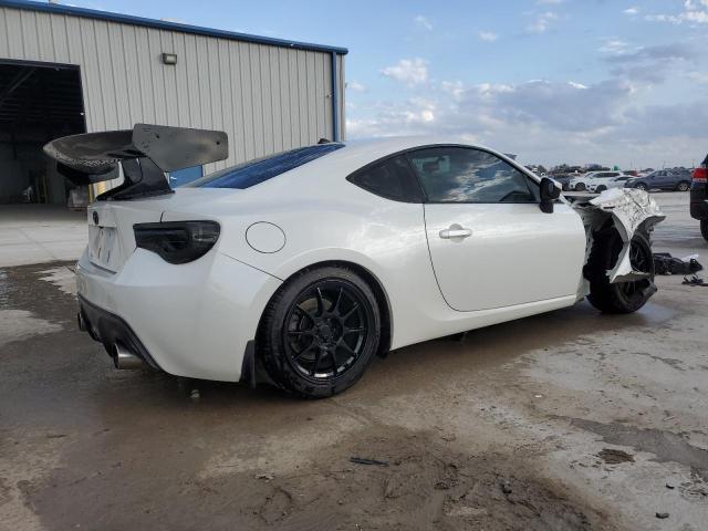 JF1ZNAA13E9701114 - 2014 TOYOTA SCION FR-S WHITE photo 3