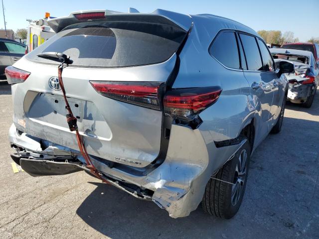 5TDGZRBH9NS596919 - 2022 TOYOTA HIGHLANDER XLE SILVER photo 3
