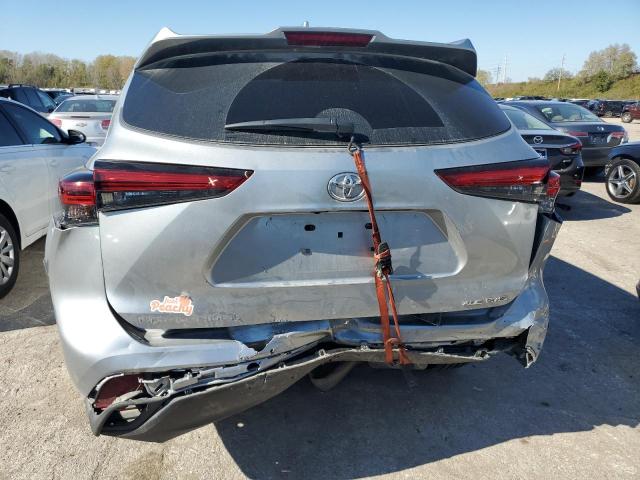 5TDGZRBH9NS596919 - 2022 TOYOTA HIGHLANDER XLE SILVER photo 6