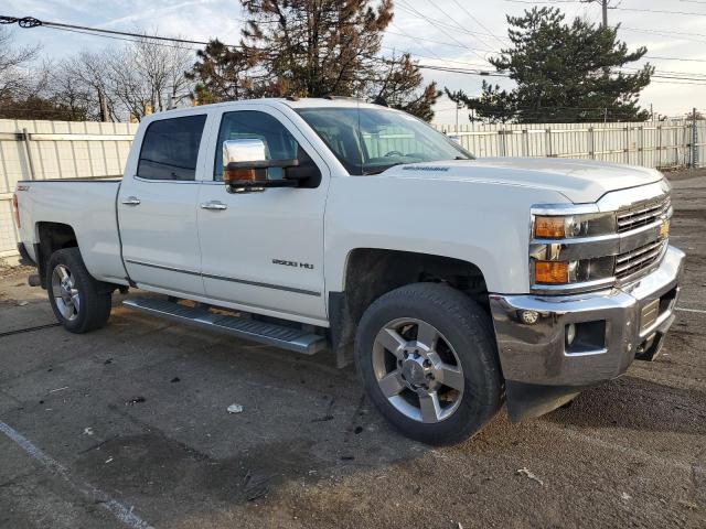 1GC1KWE8XGF134263 - 2016 CHEVROLET SILVERADO K2500 HEAVY DUTY LTZ WHITE photo 4