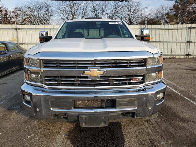 1GC1KWE8XGF134263 - 2016 CHEVROLET SILVERADO K2500 HEAVY DUTY LTZ WHITE photo 5