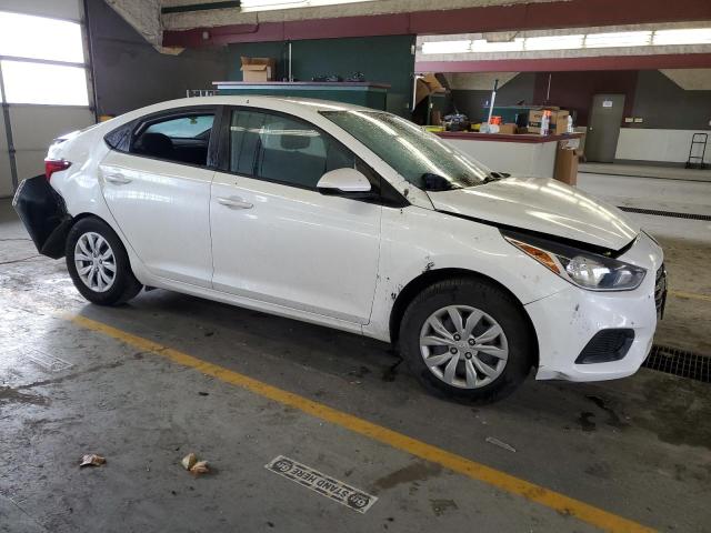 3KPC24A30KE044436 - 2019 HYUNDAI ACCENT SE WHITE photo 4