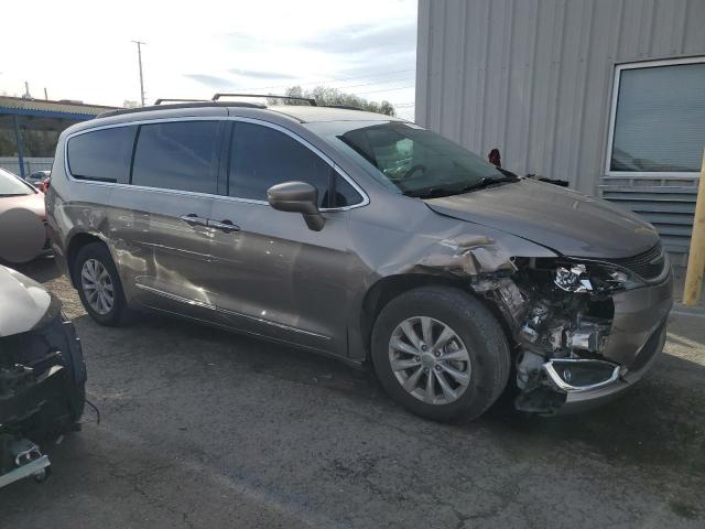 2C4RC1BGXHR633850 - 2017 CHRYSLER PACIFICA TOURING L TAN photo 4