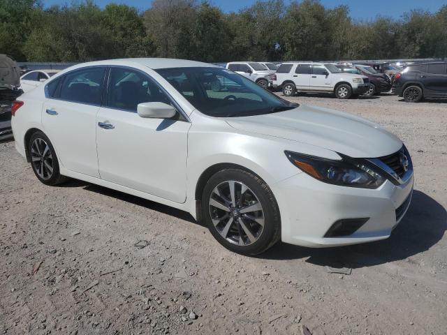 1N4AL3AP2GN392099 - 2016 NISSAN ALTIMA 2.5 WHITE photo 4