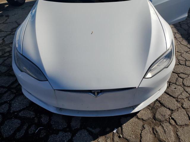 5YJSA1E22LF360575 - 2020 TESLA MODEL S WHITE photo 11