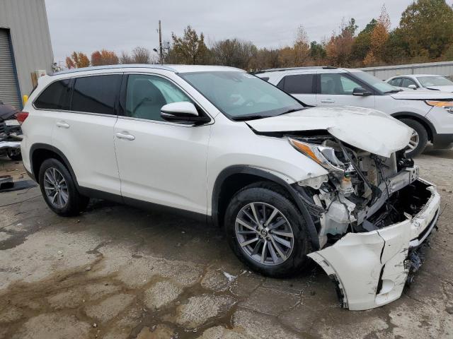 5TDKZRFH4KS571118 - 2019 TOYOTA HIGHLANDER SE WHITE photo 4