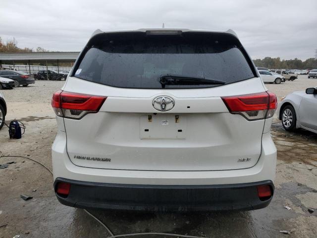 5TDKZRFH4KS571118 - 2019 TOYOTA HIGHLANDER SE WHITE photo 6