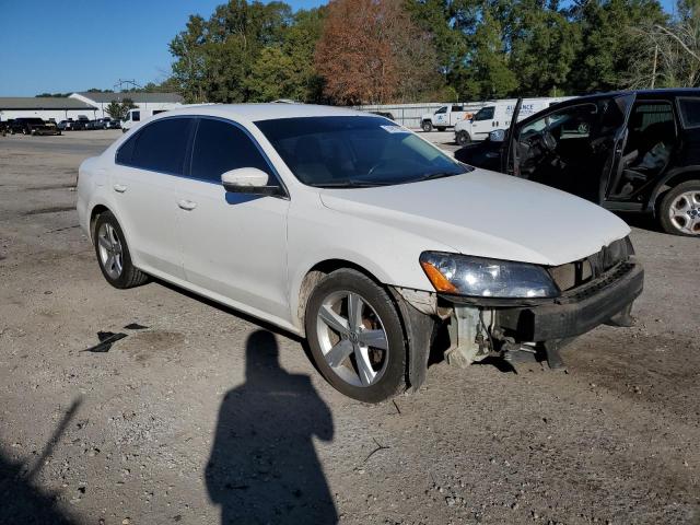 1VWBS7A32FC015480 - 2015 VOLKSWAGEN PASSAT SE WHITE photo 4