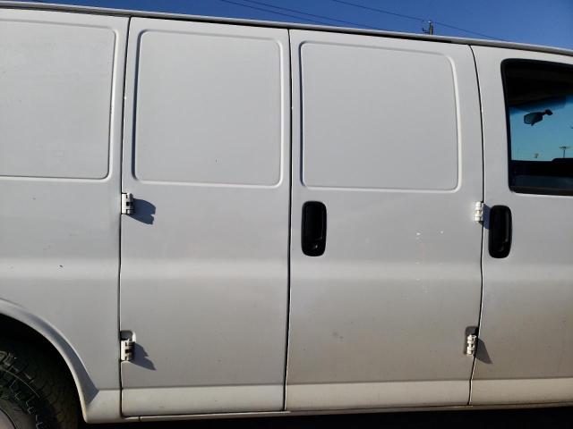 1GTW7AFFXG1336251 - 2016 GMC SAVANA G2500 WHITE photo 11