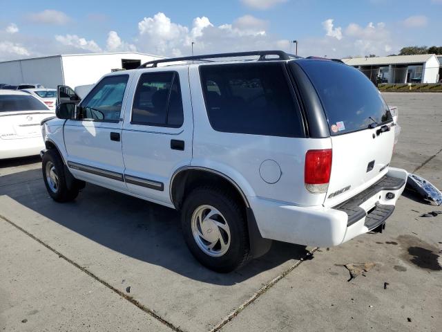 1GNDT13W712146777 - 2001 CHEVROLET BLAZER WHITE photo 2