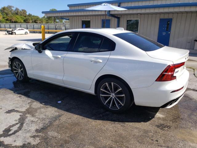 7JRL12TZ0NG160475 - 2022 VOLVO S60 B5 MOMENTUM WHITE photo 2