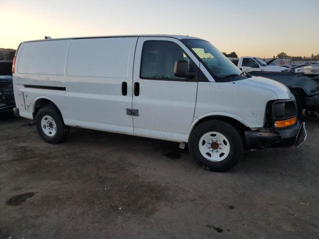 1GTW7FCA9C1140446 - 2012 GMC SAVANA G2500 WHITE photo 4