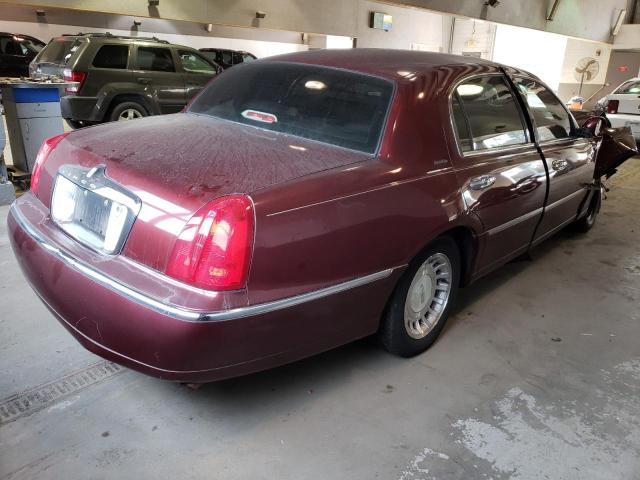 1LNHM81W0YY765811 - 2000 LINCOLN TOWN CAR EXECUTIVE MAROON photo 3