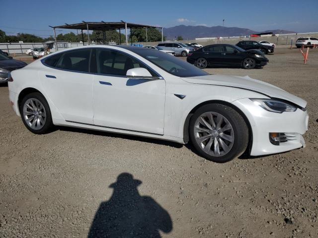 5YJSA1E12HF233744 - 2017 TESLA MODEL S WHITE photo 4