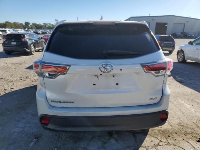 5TDKKRFH3GS126364 - 2016 TOYOTA HIGHLANDER XLE WHITE photo 6