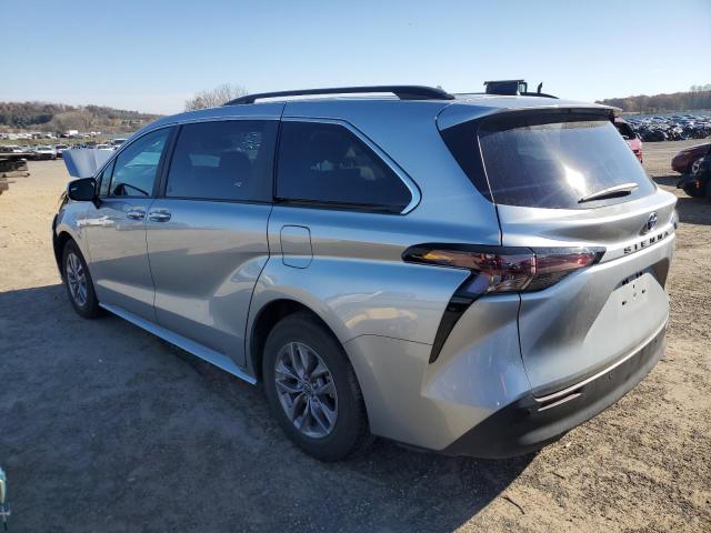 5TDYRKEC0PS163780 - 2023 TOYOTA SIENNA XLE SILVER photo 2