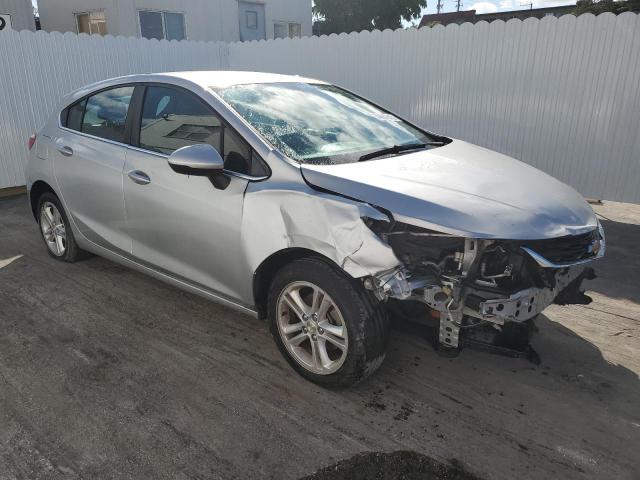 3G1BE6SM2JS645474 - 2018 CHEVROLET CRUISE LT TWO TONE photo 4