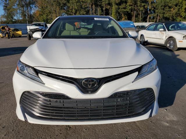 4T1BZ1HK6JU012654 - 2018 TOYOTA CAMRY XSE WHITE photo 5